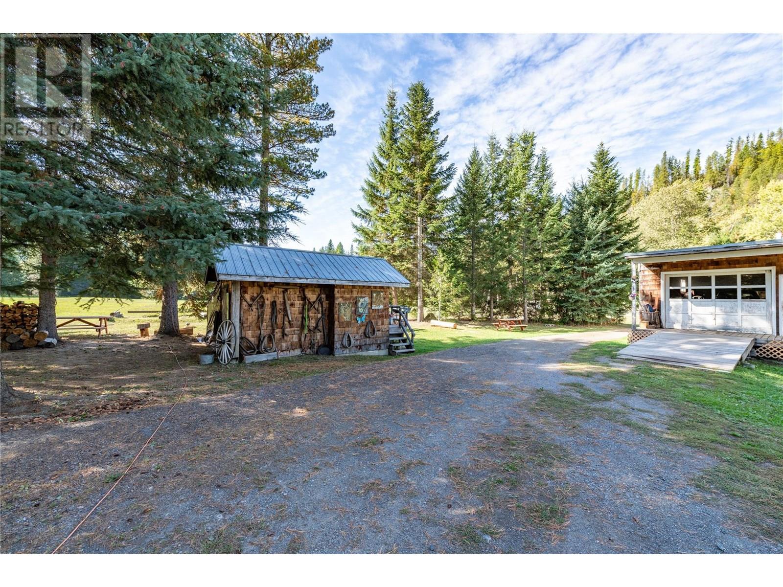 9848 6 Highway, Salmo