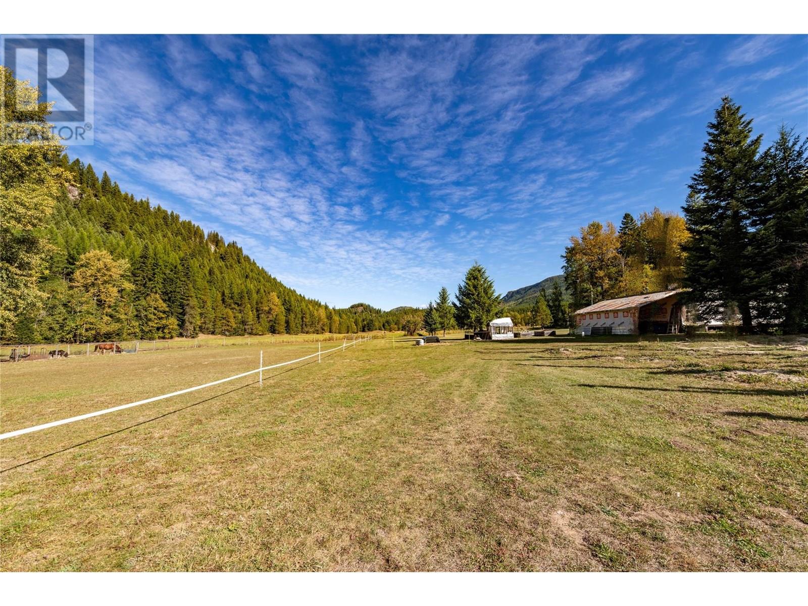 9848 6 Highway, Salmo
