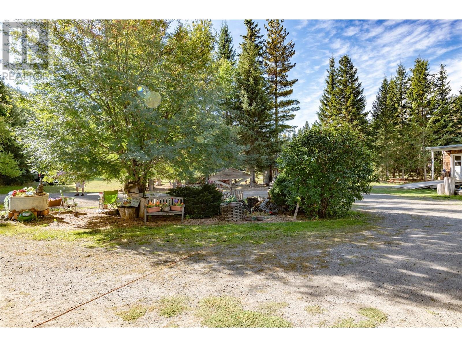 9848 6 Highway, Salmo