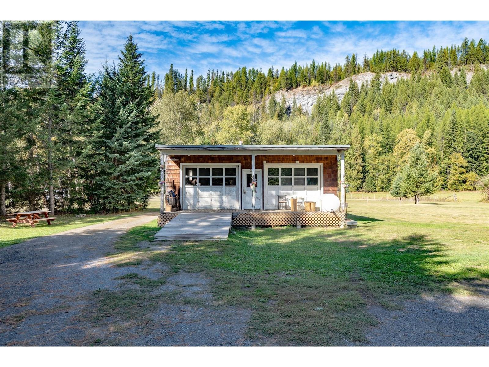 9848 6 Highway, Salmo