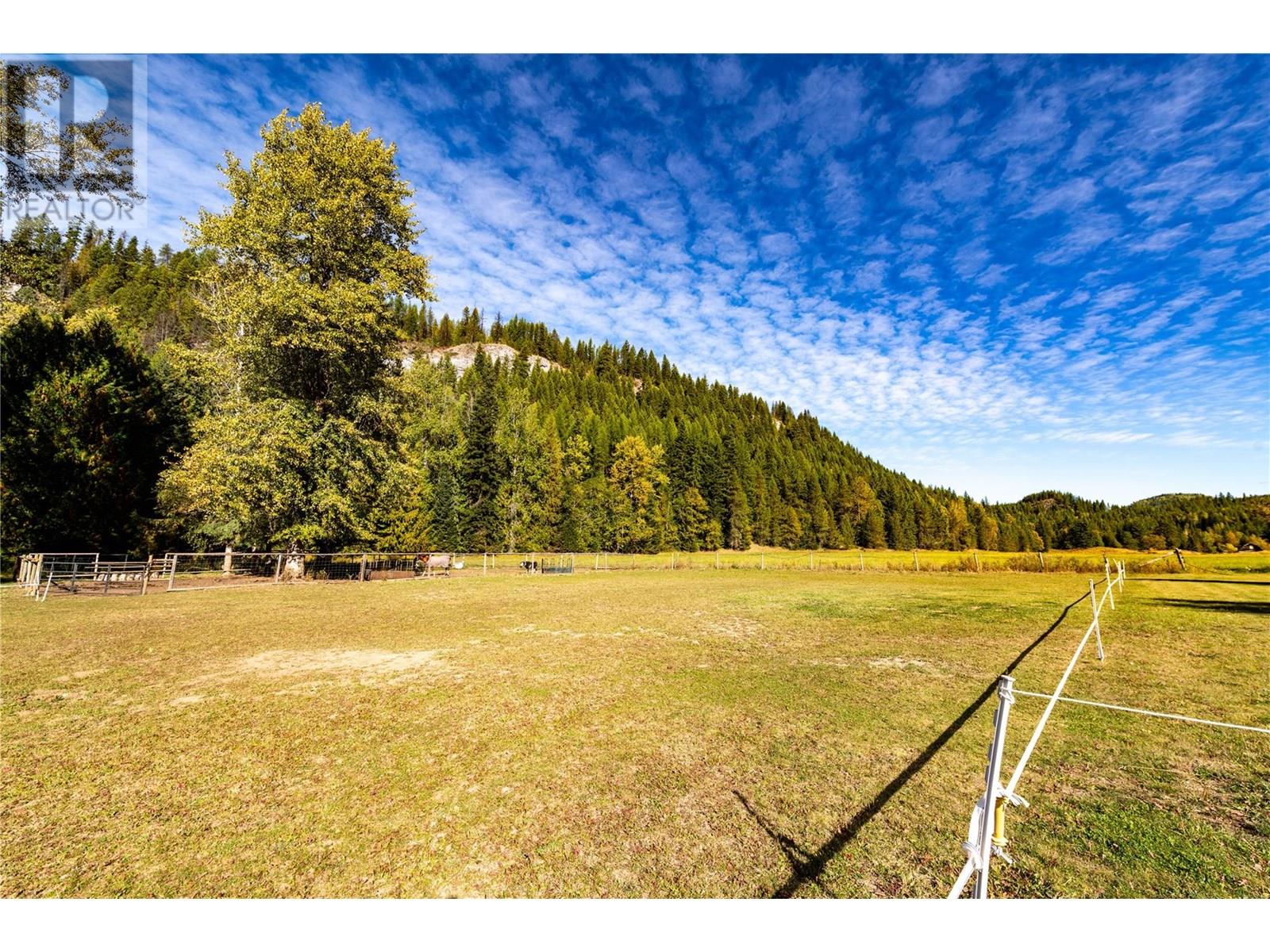 9848 6 Highway, Salmo