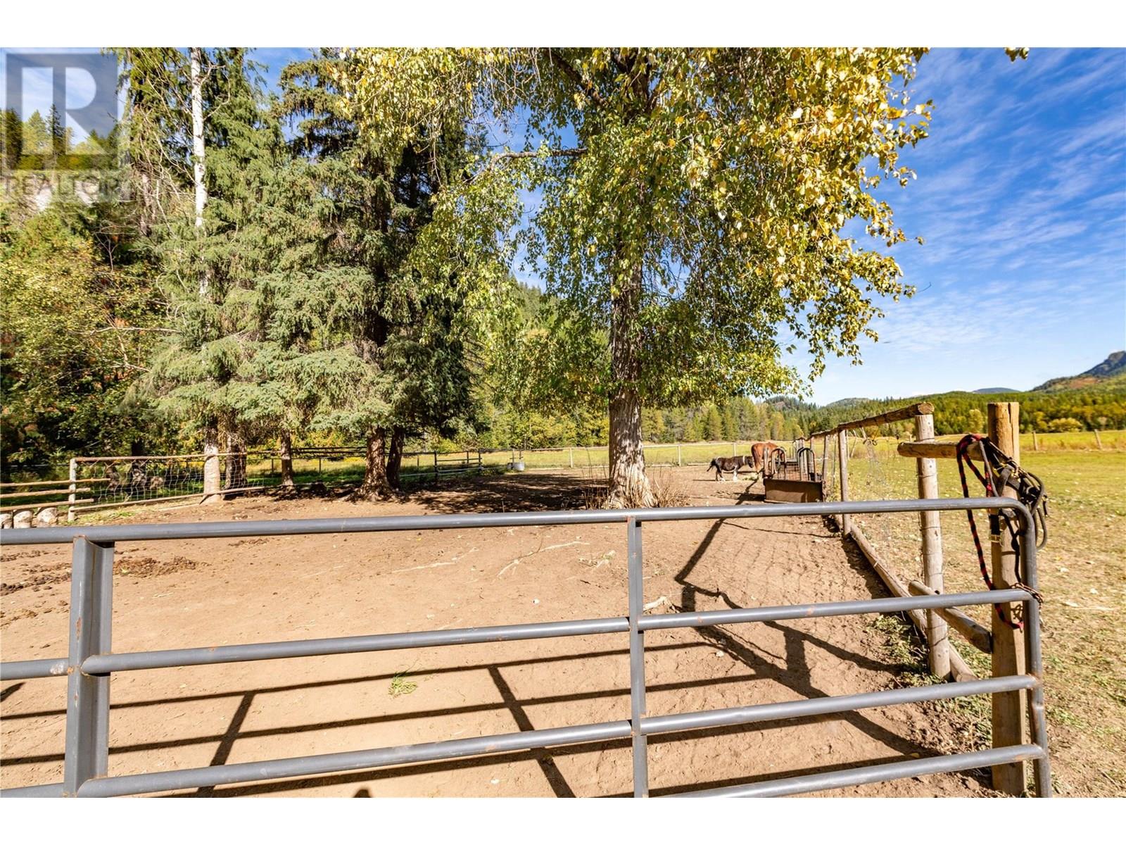 9848 6 Highway, Salmo