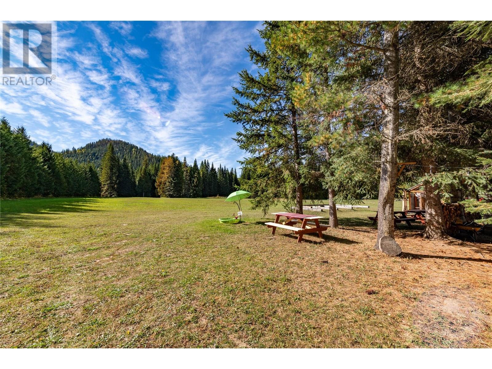9848 6 Highway, Salmo