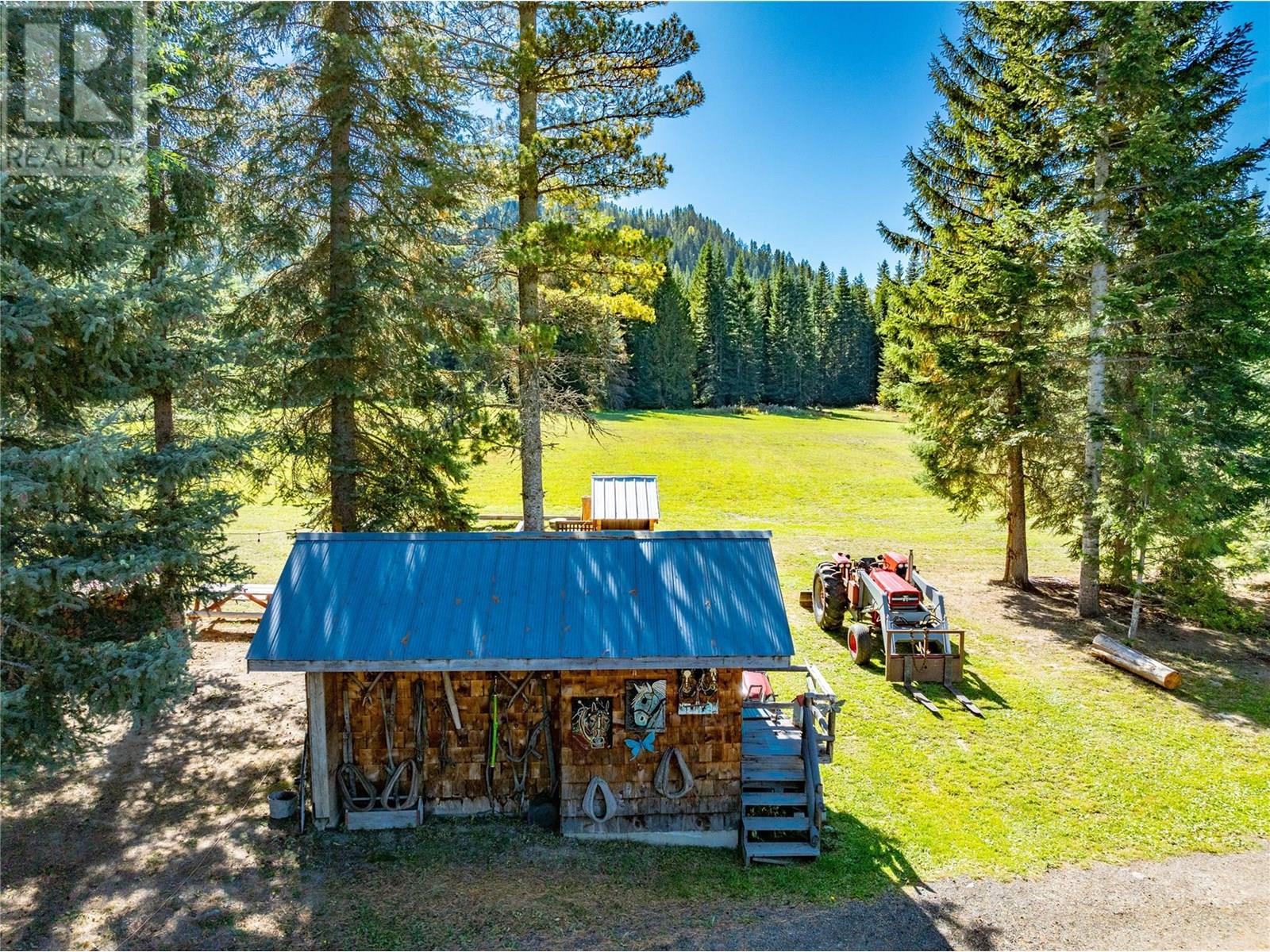9848 6 Highway, Salmo