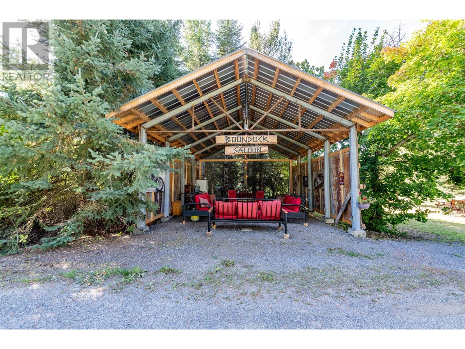 9848 6 Highway, Salmo
