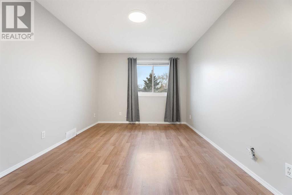 Single Family House for Sale in   Dalton Drive NW Dalhousie Calgary 