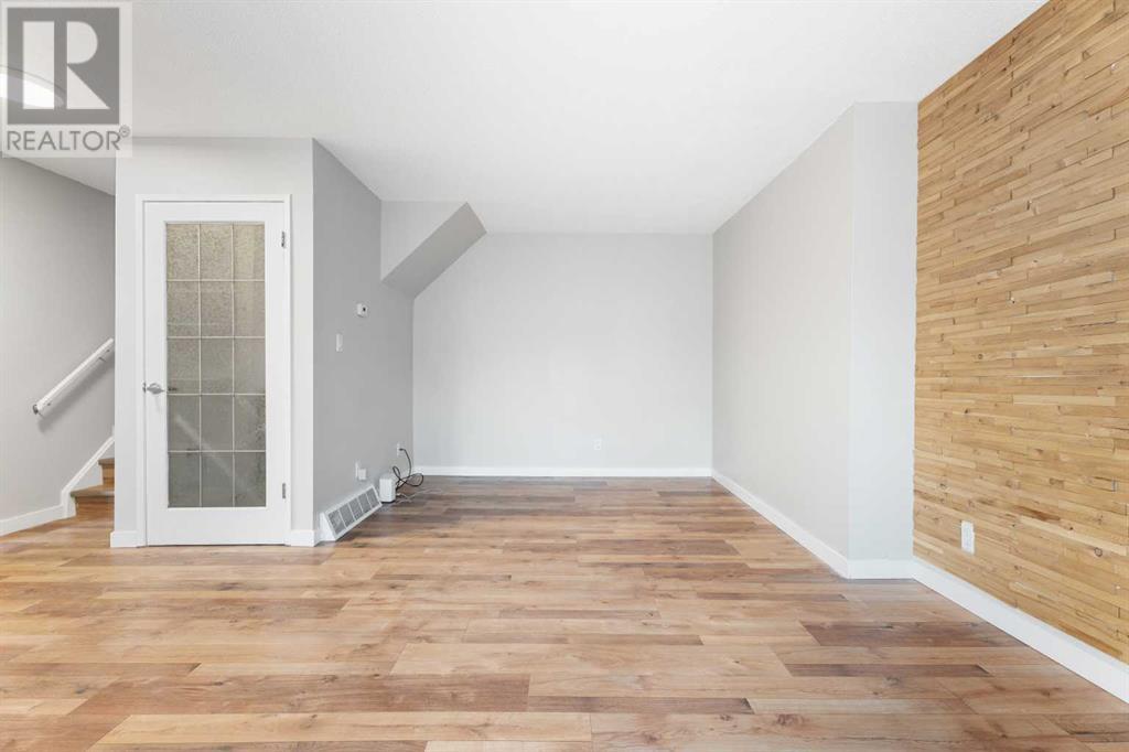 Single Family House for Sale in   Dalton Drive NW Dalhousie Calgary 