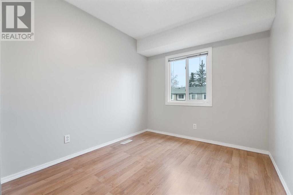 Single Family House for Sale in   Dalton Drive NW Dalhousie Calgary 
