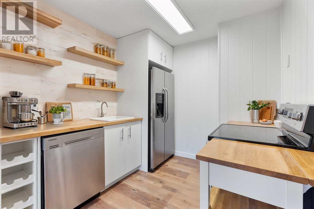 Single Family House for Sale in   Dalton Drive NW Dalhousie Calgary 