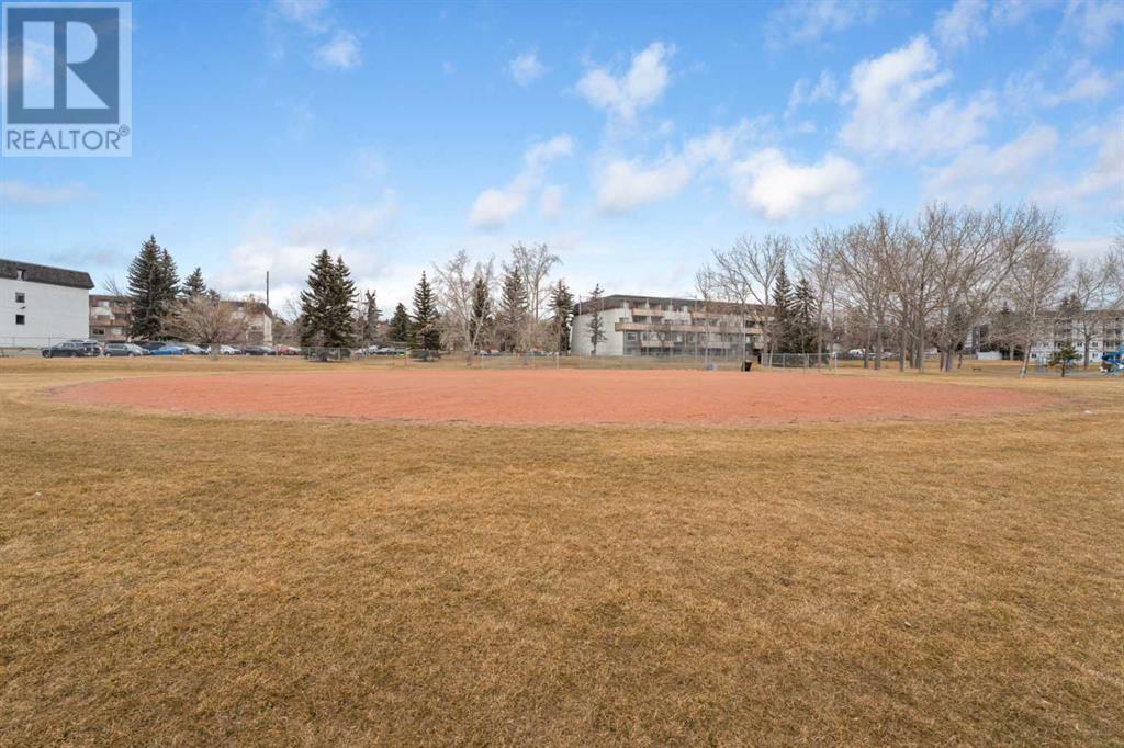 Single Family House for Sale in   Dalton Drive NW Dalhousie Calgary 