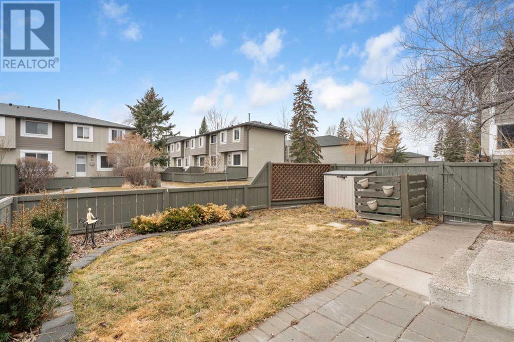Single Family House for Sale in   Dalton Drive NW Dalhousie Calgary 