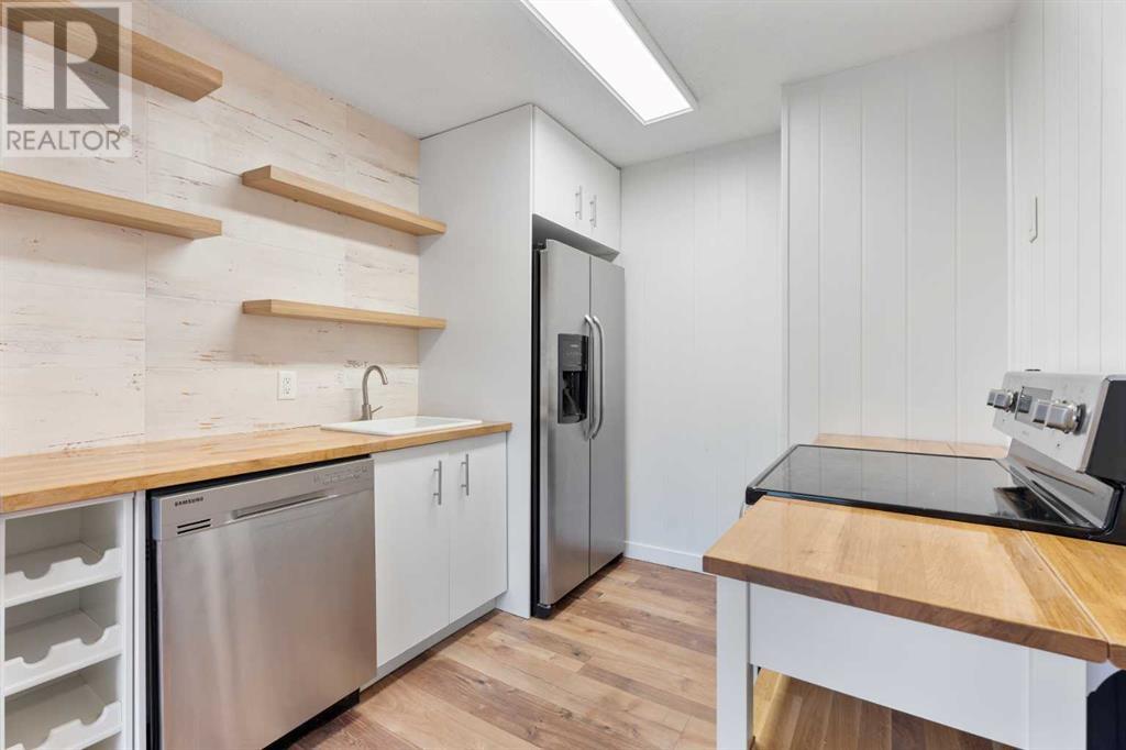 Single Family House for Sale in   Dalton Drive NW Dalhousie Calgary 