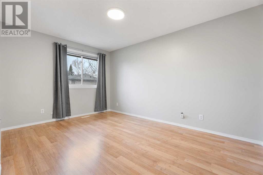 Single Family House for Sale in   Dalton Drive NW Dalhousie Calgary 