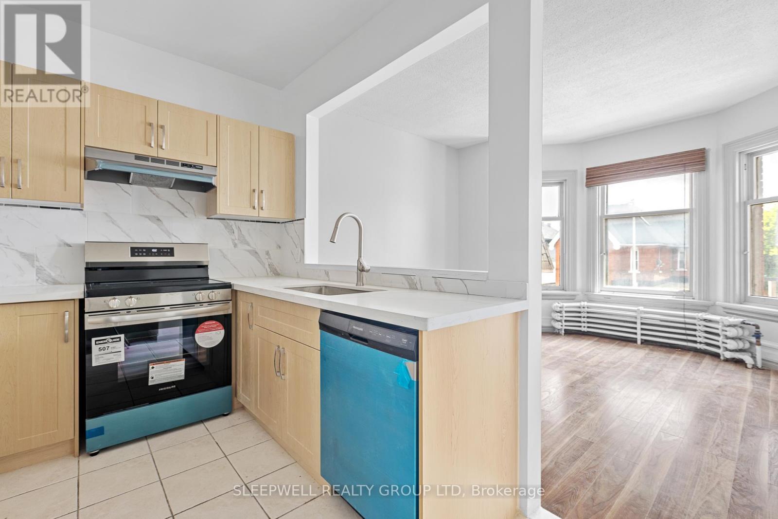 Photo 4 of 455 457 Somerset Street W, Ottawa ON