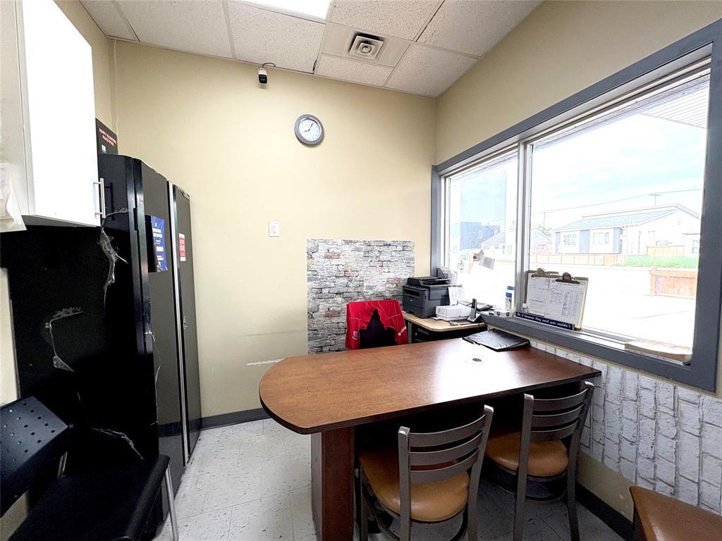 Photo 13 of 1539 Logan Avenue, Winnipeg MB