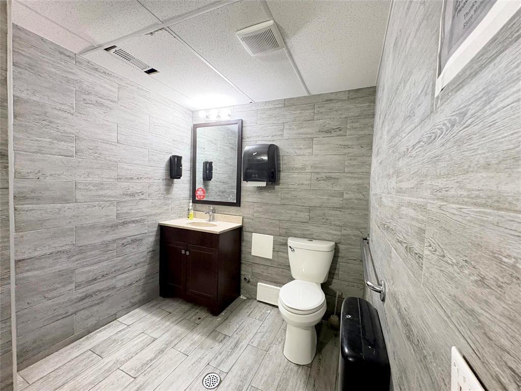 Photo 37 of 1539 Logan Avenue, Winnipeg MB