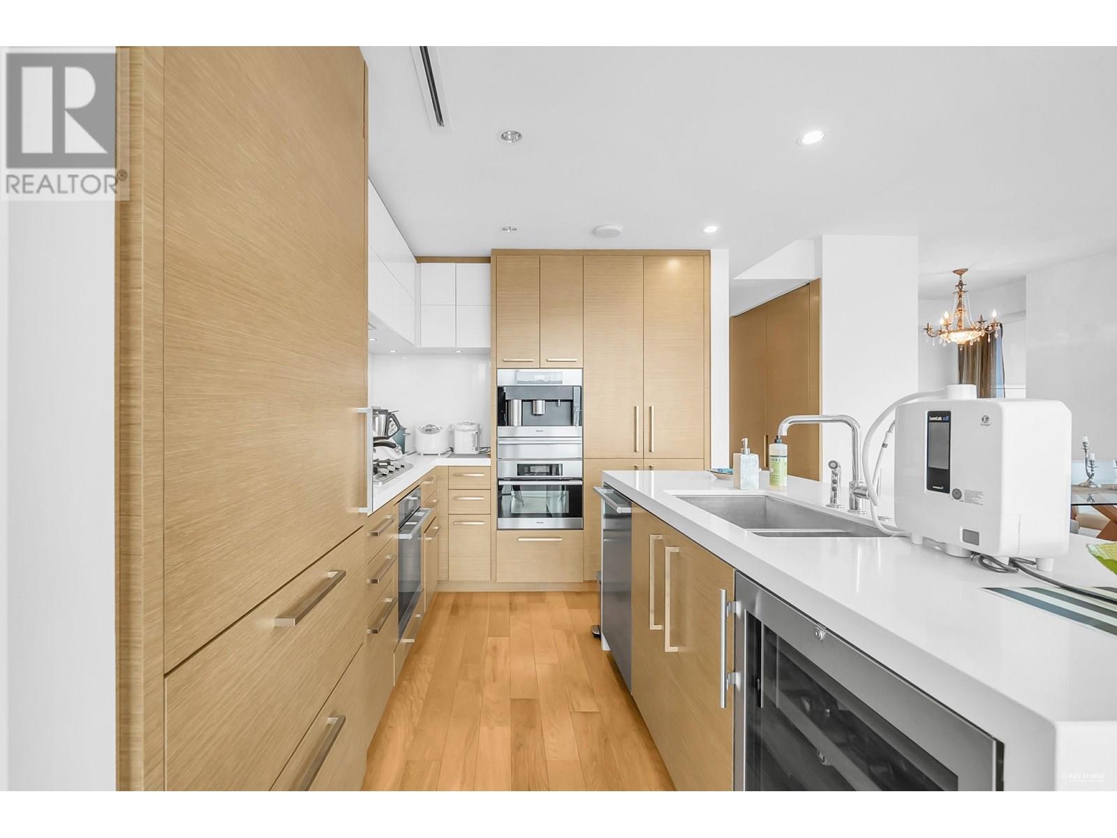 3002 667 HOWE STREET, Vancouver