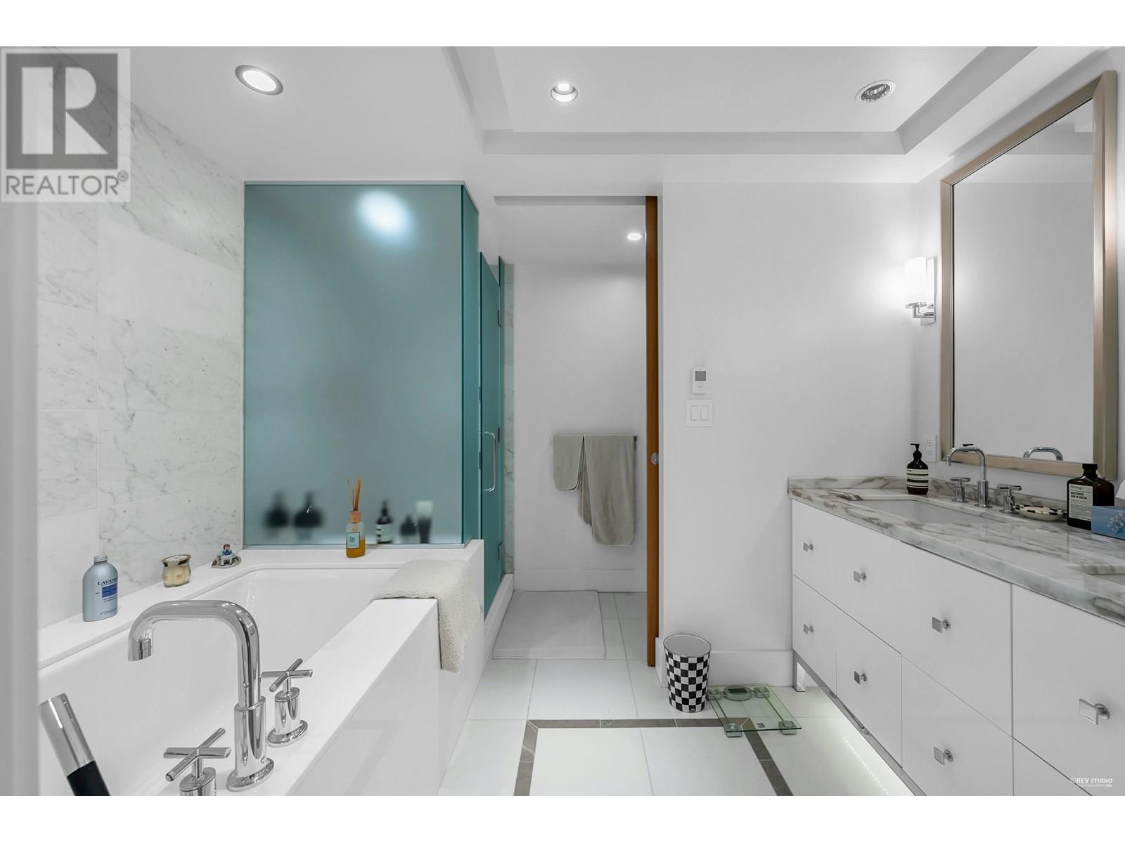 3002 667 HOWE STREET, Vancouver