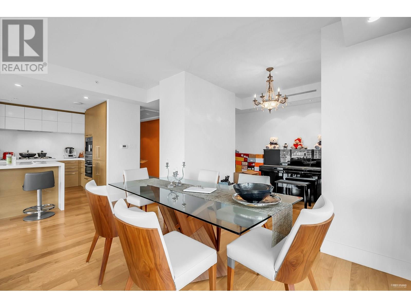 3002 667 HOWE STREET, Vancouver