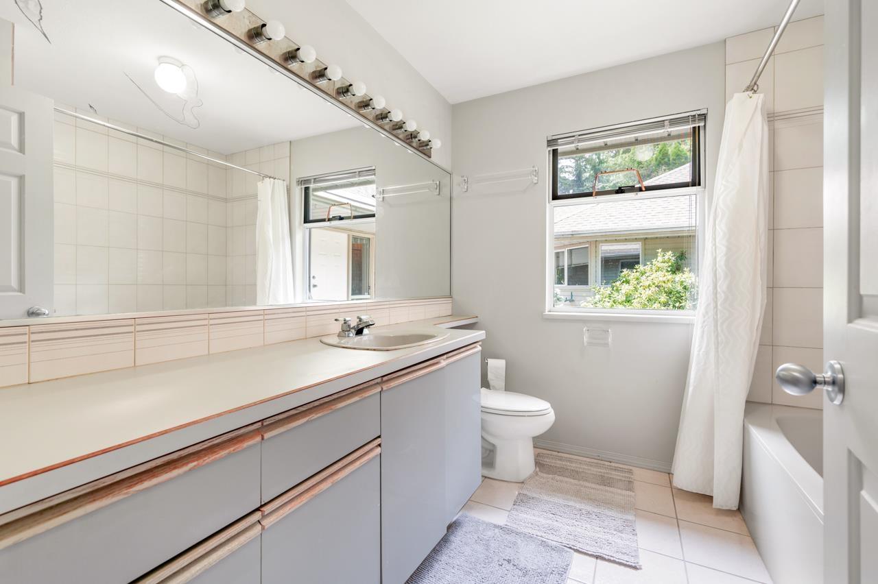 Photo 14 of 13553 25 Avenue, Surrey BC