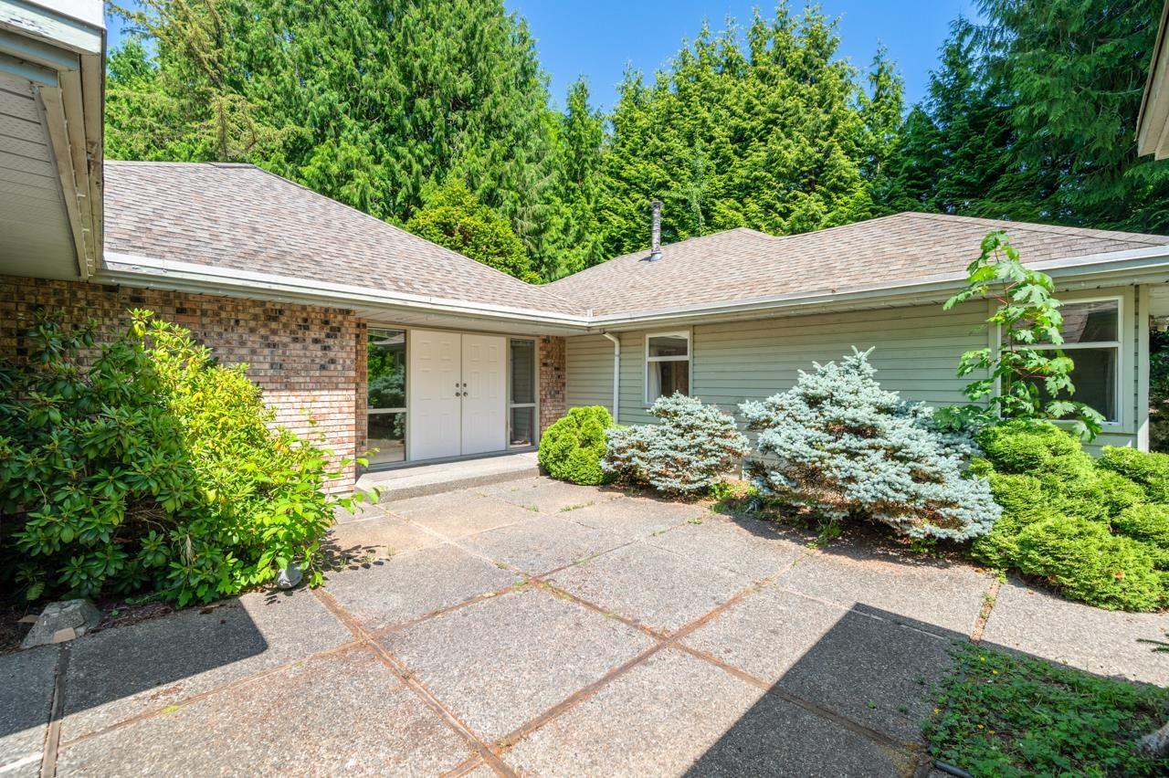 Photo 3 of 13553 25 Avenue, Surrey BC