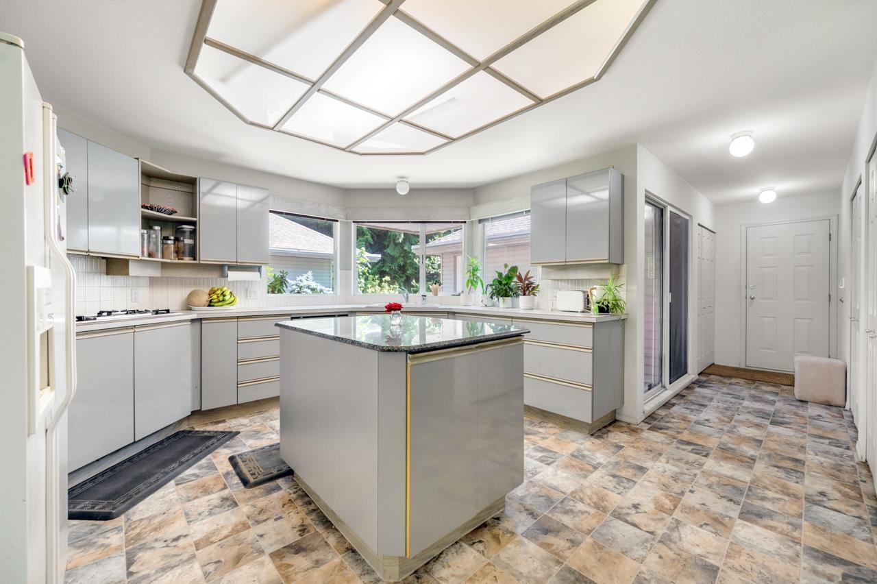 Photo 6 of 13553 25 Avenue, Surrey BC