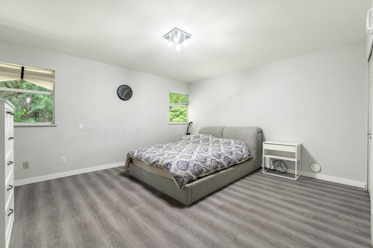 Photo 15 of 13553 25 Avenue, Surrey BC