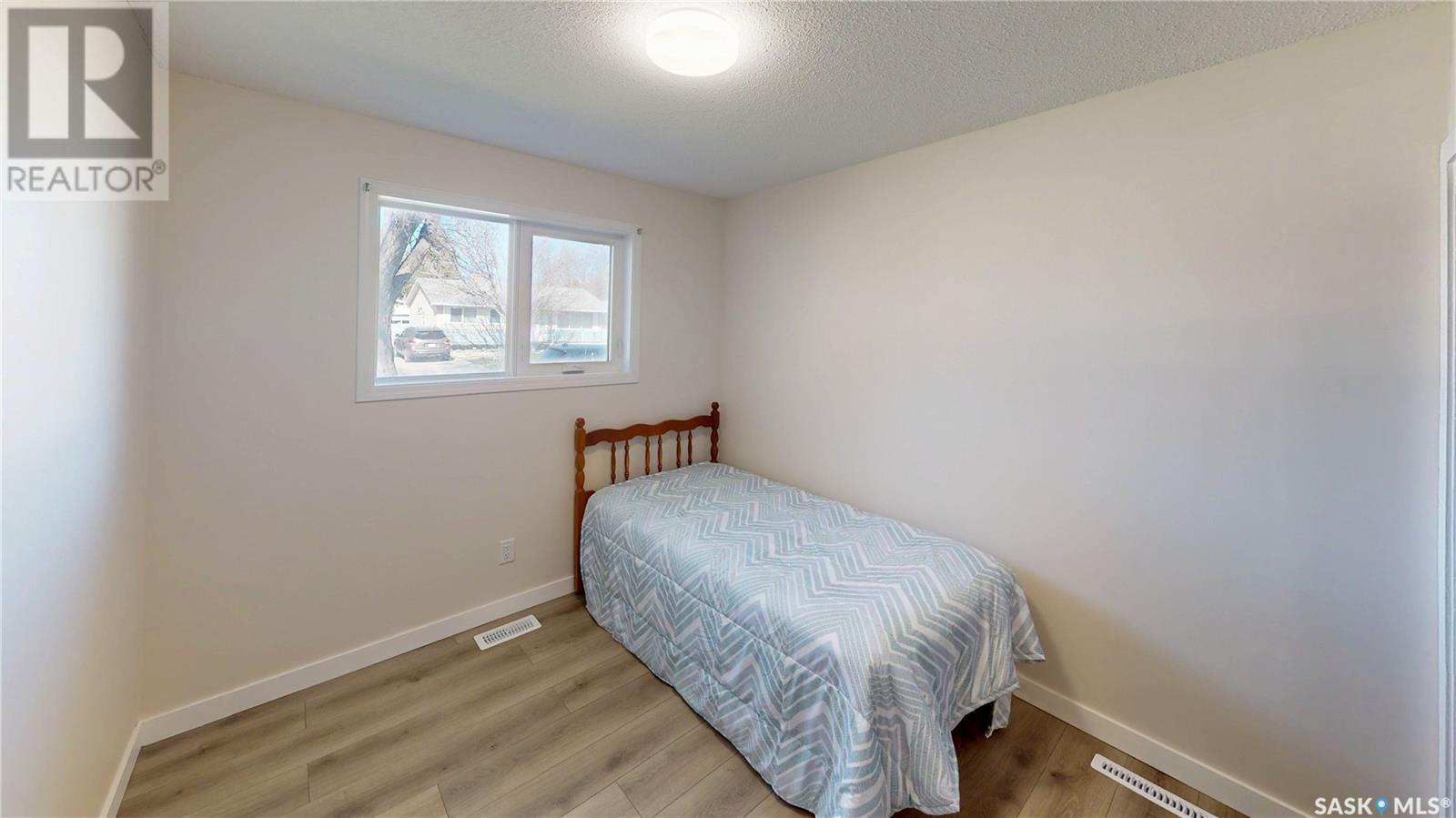 Photo 13 of 19 Merlin Crescent, Regina SK