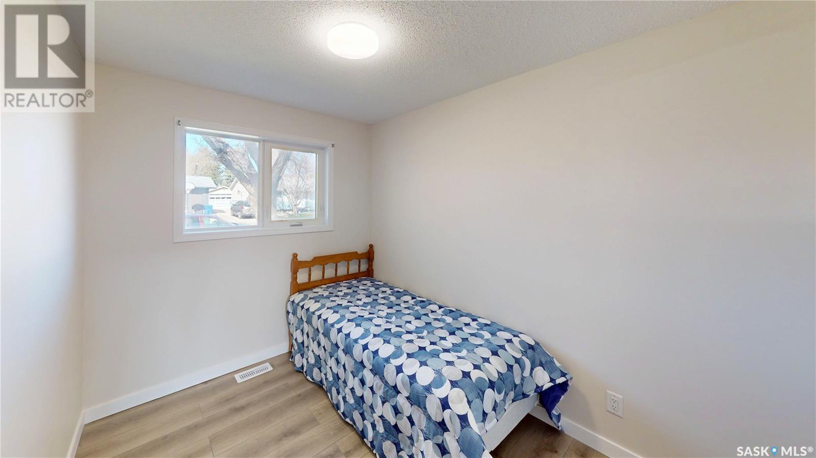 Photo 12 of 19 Merlin Crescent, Regina SK