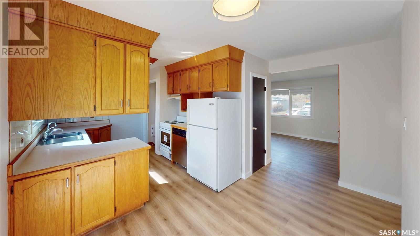 Photo 6 of 19 Merlin Crescent, Regina SK