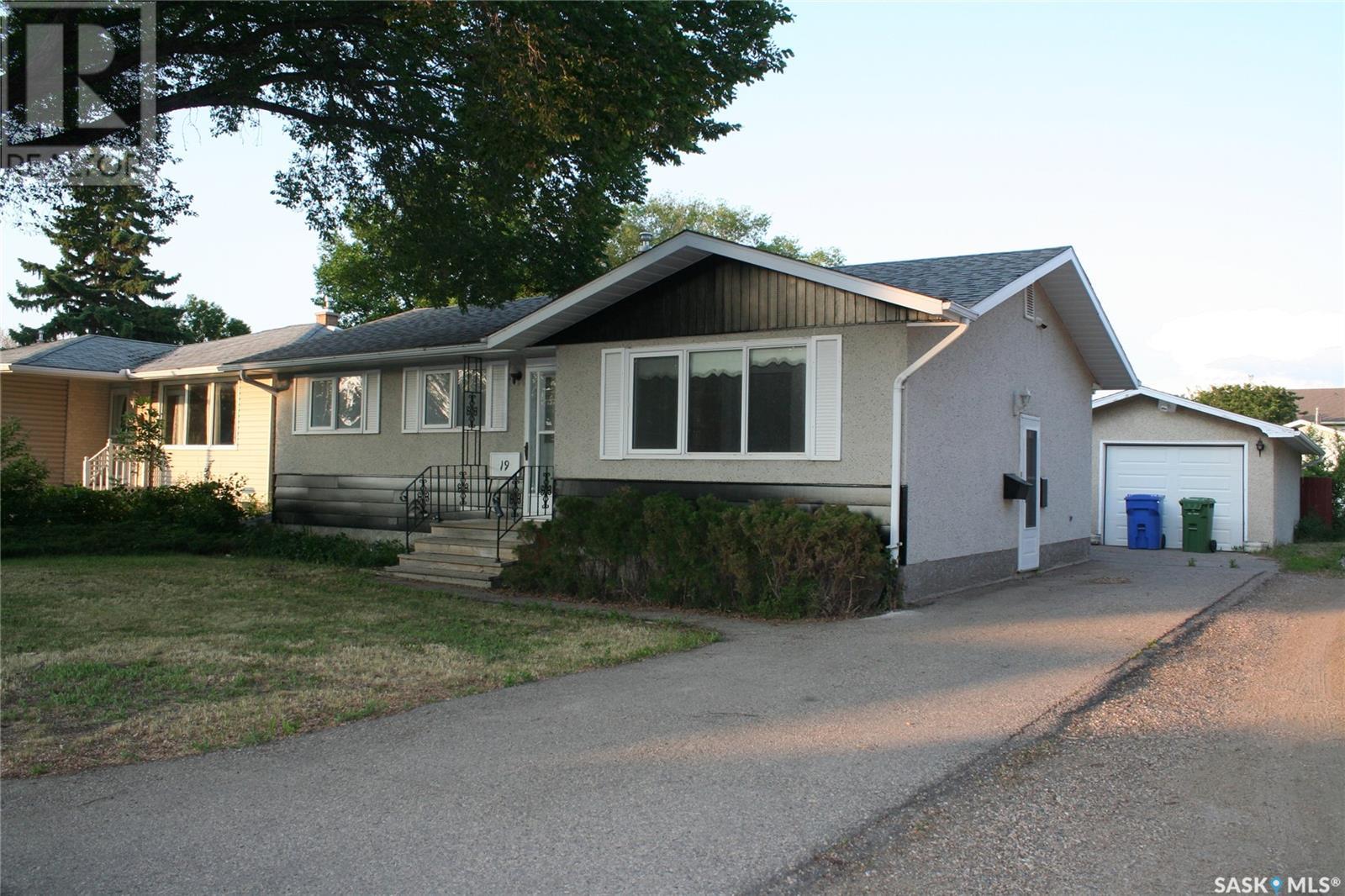 Photo 24 of 19 Merlin Crescent, Regina SK