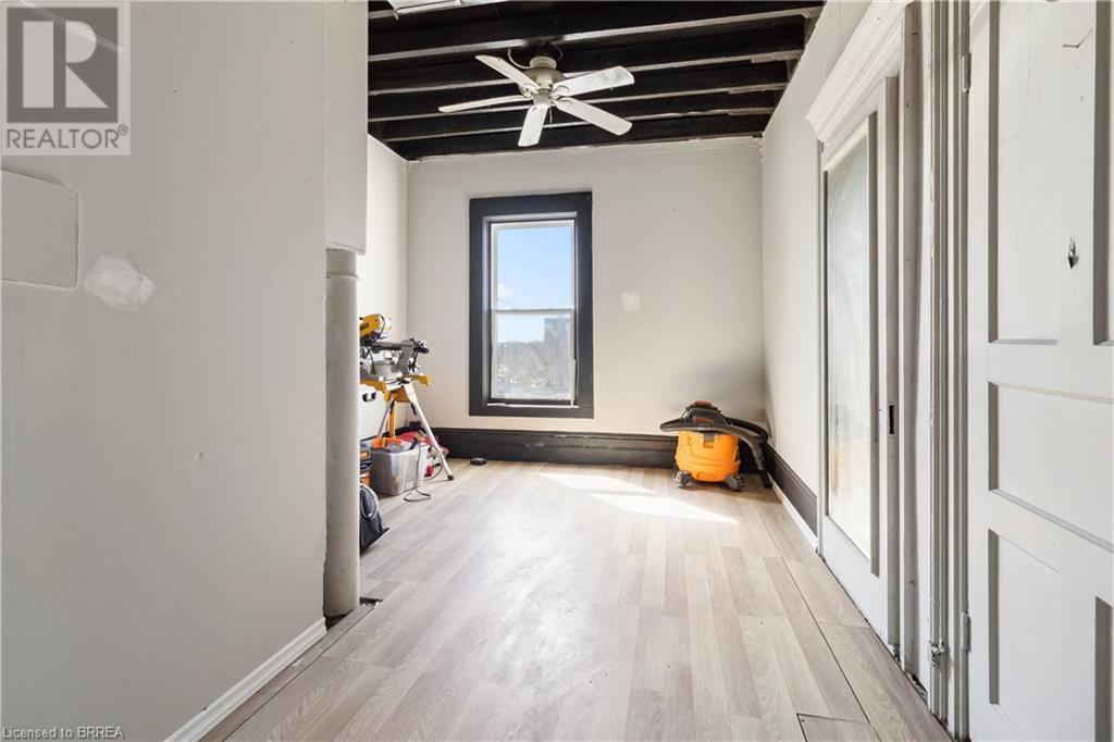 Photo 32 of 14 Dalhousie Street, Brantford ON
