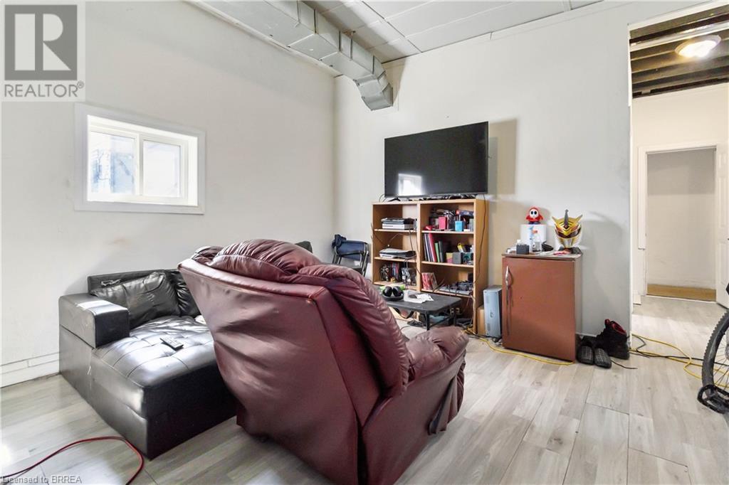 Photo 13 of 14 Dalhousie Street, Brantford ON
