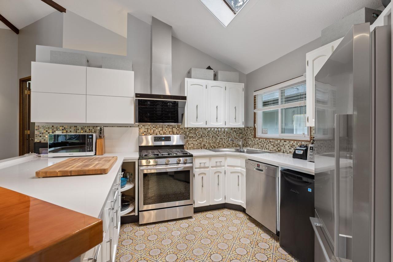 13538 20 AVENUE, Surrey real estate listing R3003635