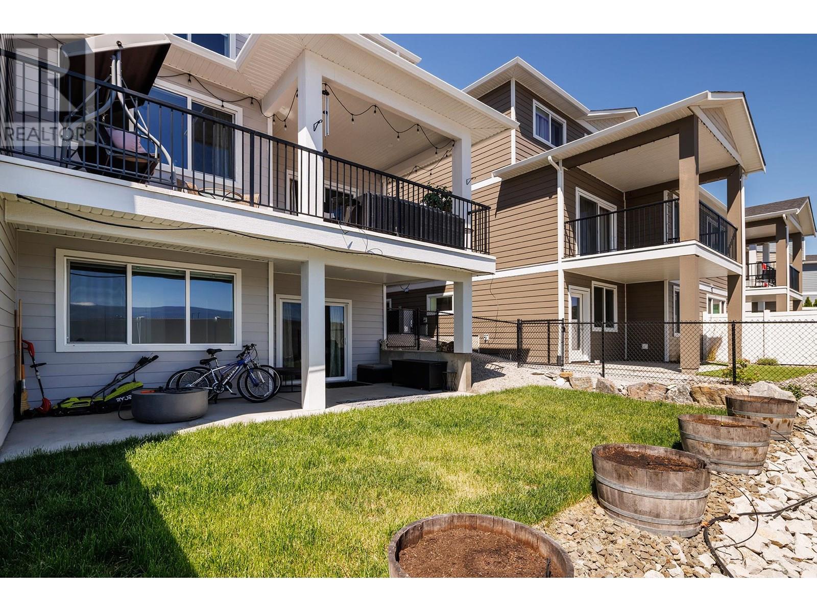  2359 Hawks Boulevard, West Kelowna