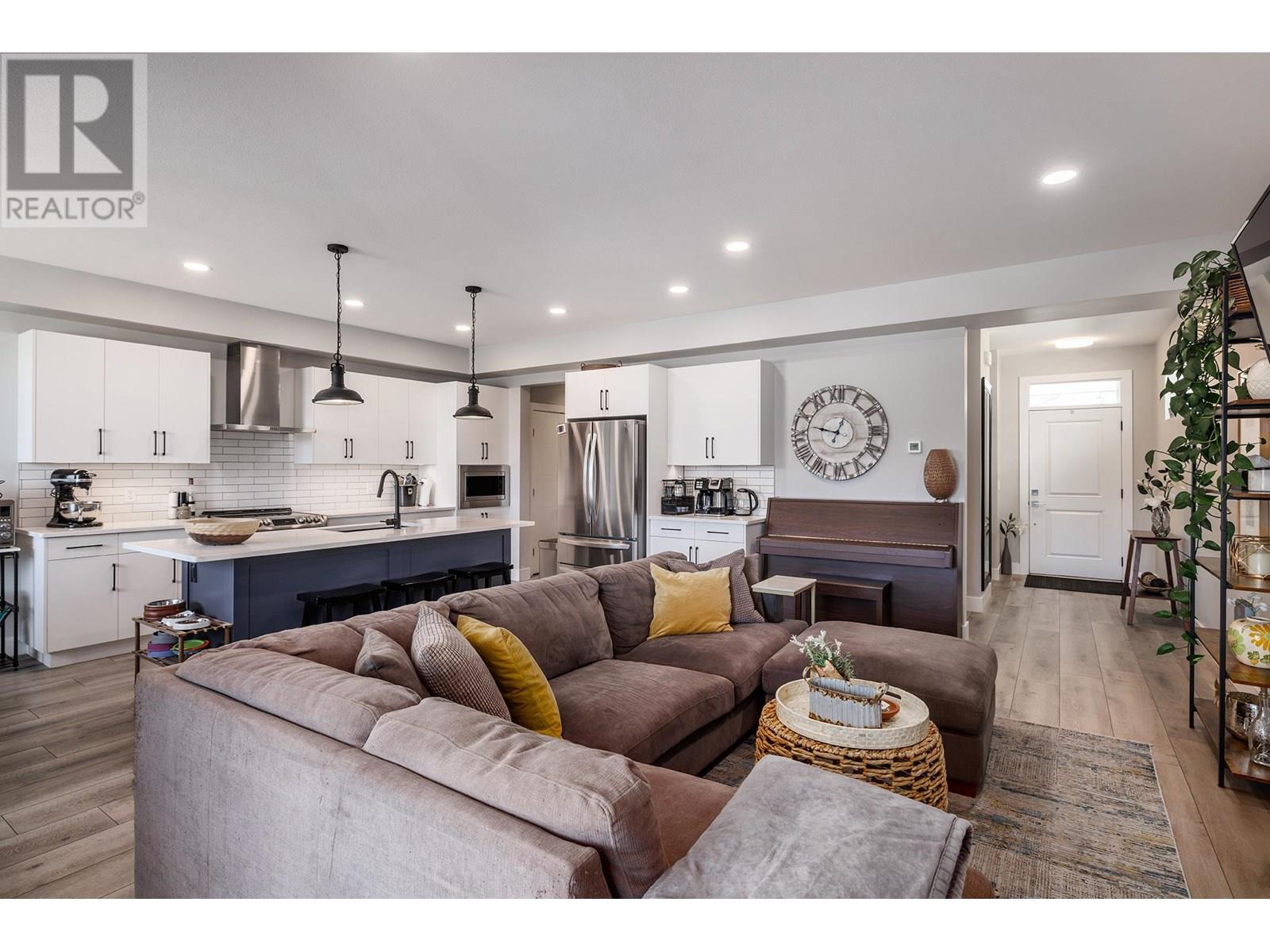  2359 Hawks Boulevard, West Kelowna
