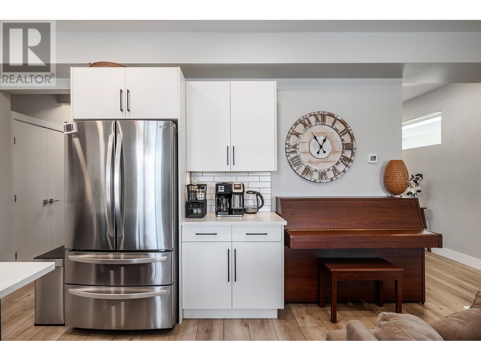  2359 Hawks Boulevard, West Kelowna