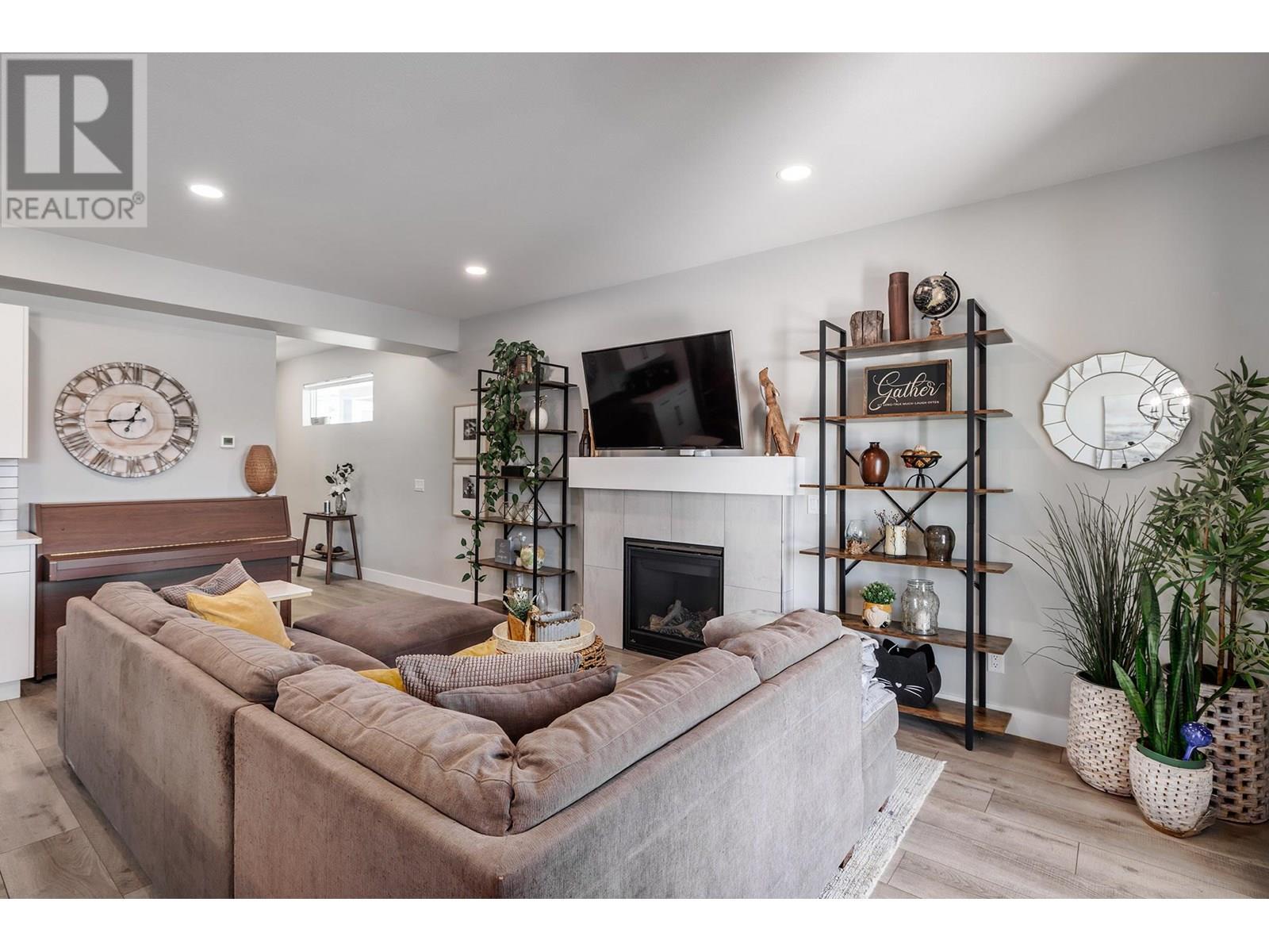  2359 Hawks Boulevard, West Kelowna