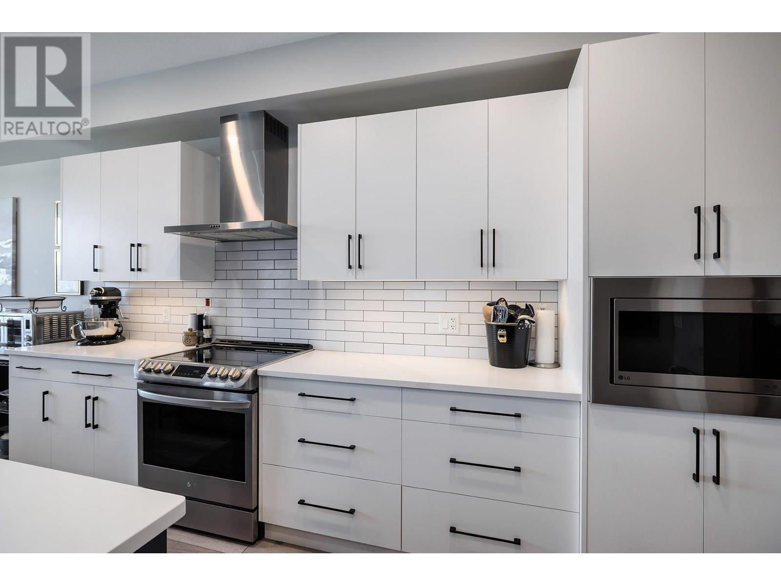  2359 Hawks Boulevard, West Kelowna