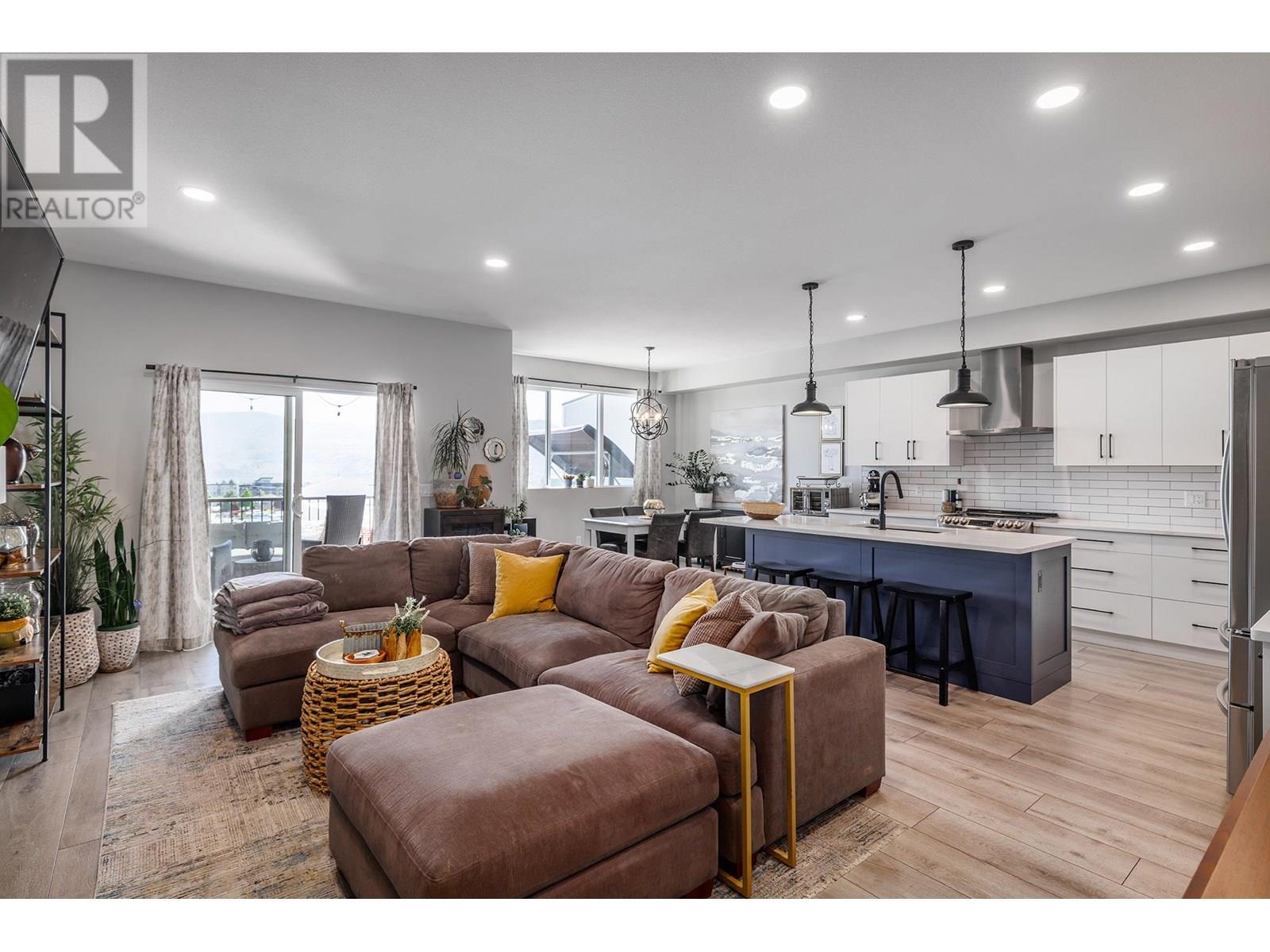  2359 Hawks Boulevard, West Kelowna