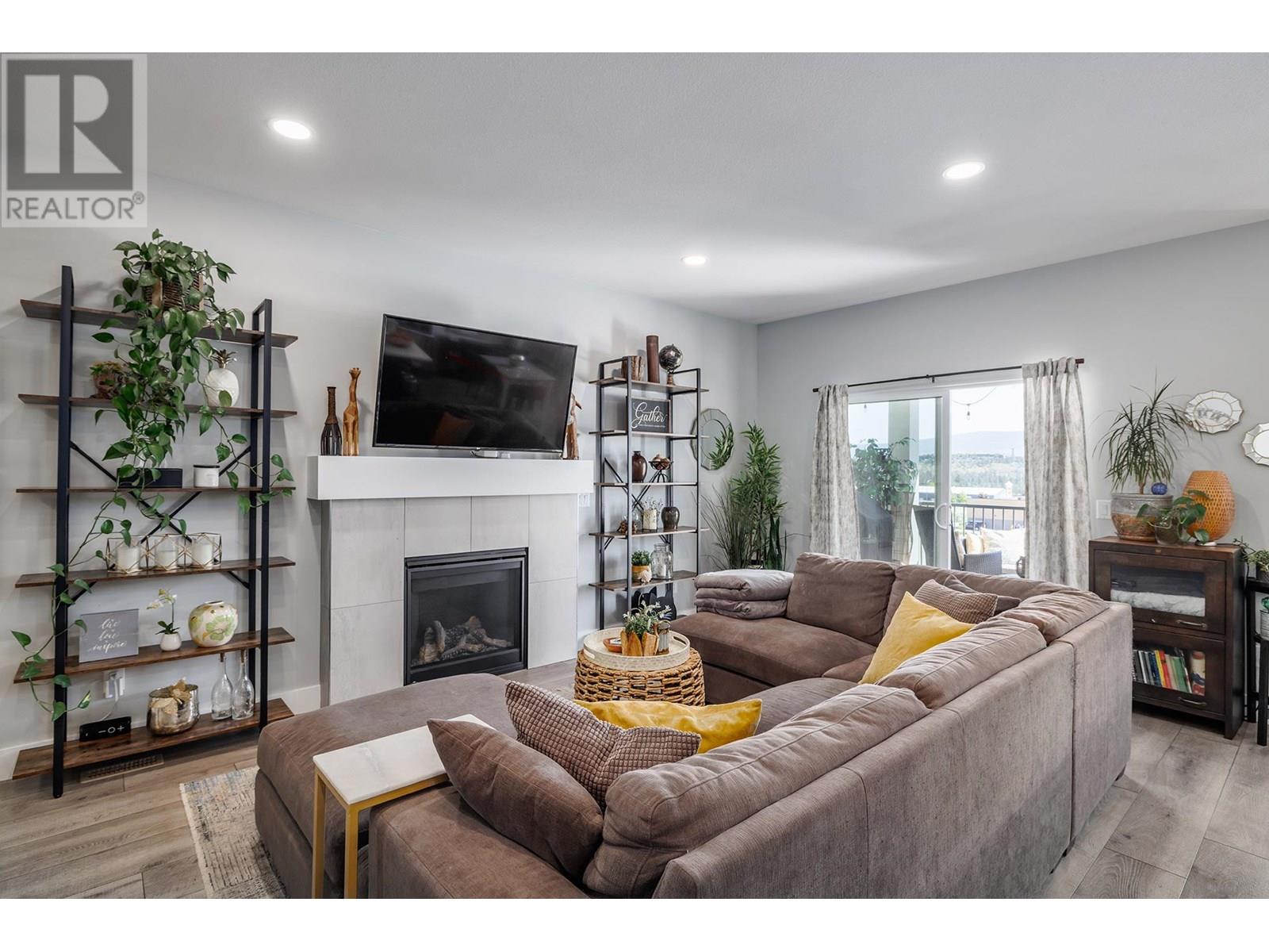  2359 Hawks Boulevard, West Kelowna