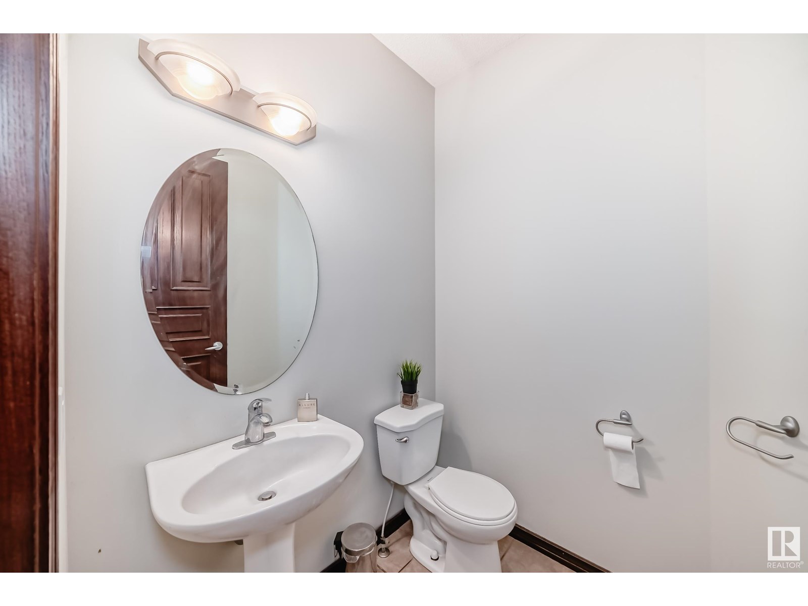 Photo 23 of 6406 Sandin Cr Nw, Edmonton AB