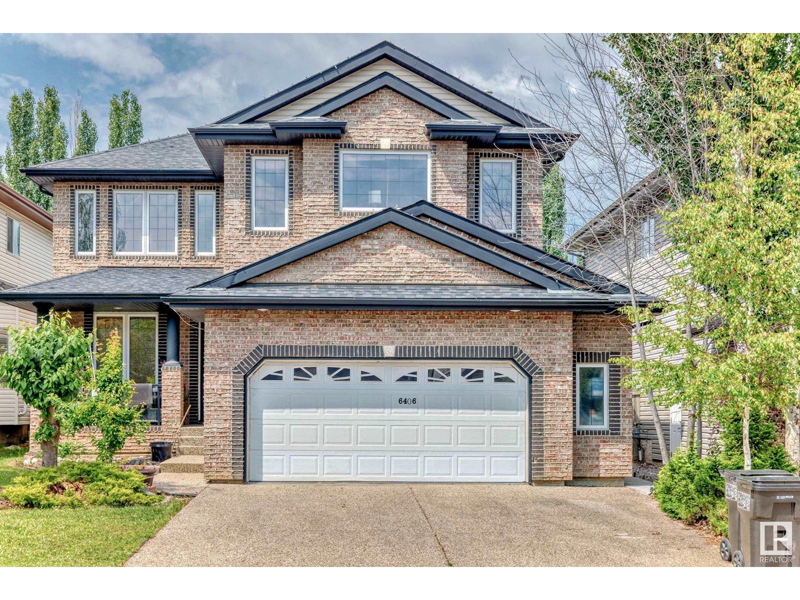 Photo 3 of 6406 Sandin Cr Nw, Edmonton AB