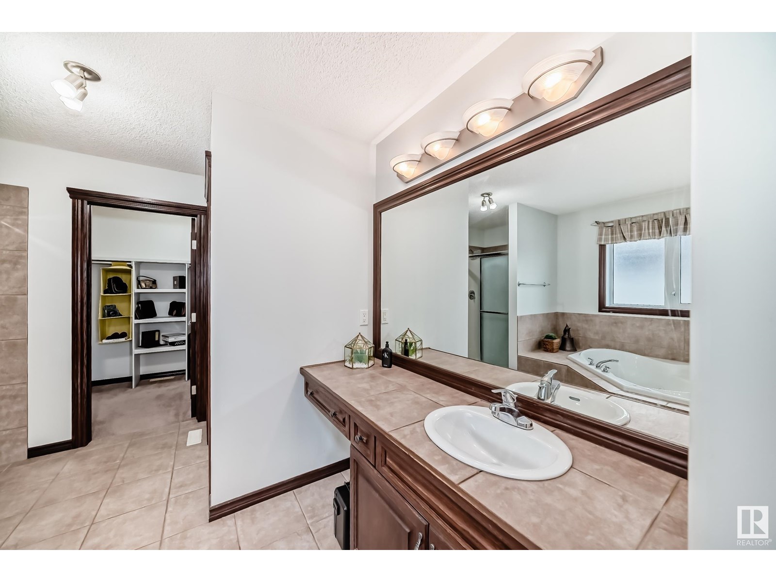 Photo 34 of 6406 Sandin Cr Nw, Edmonton AB
