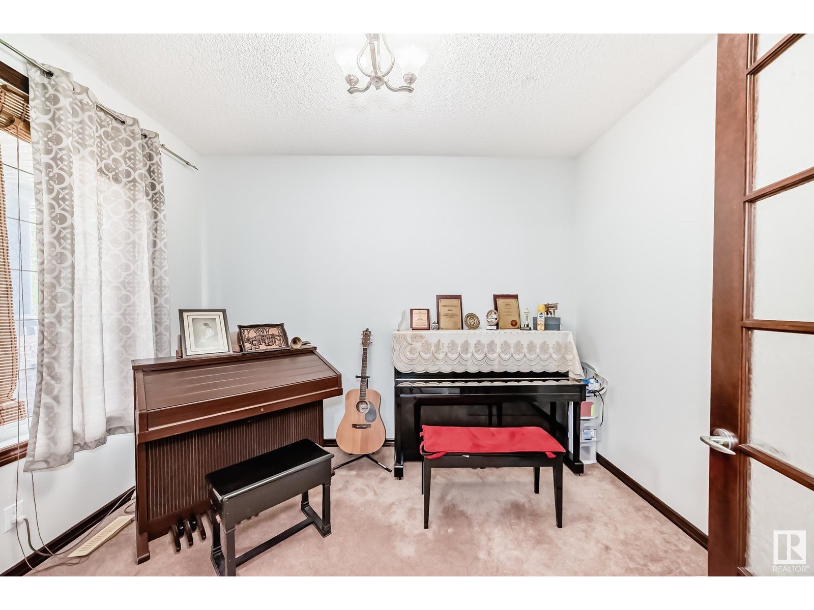 Photo 6 of 6406 Sandin Cr Nw, Edmonton AB