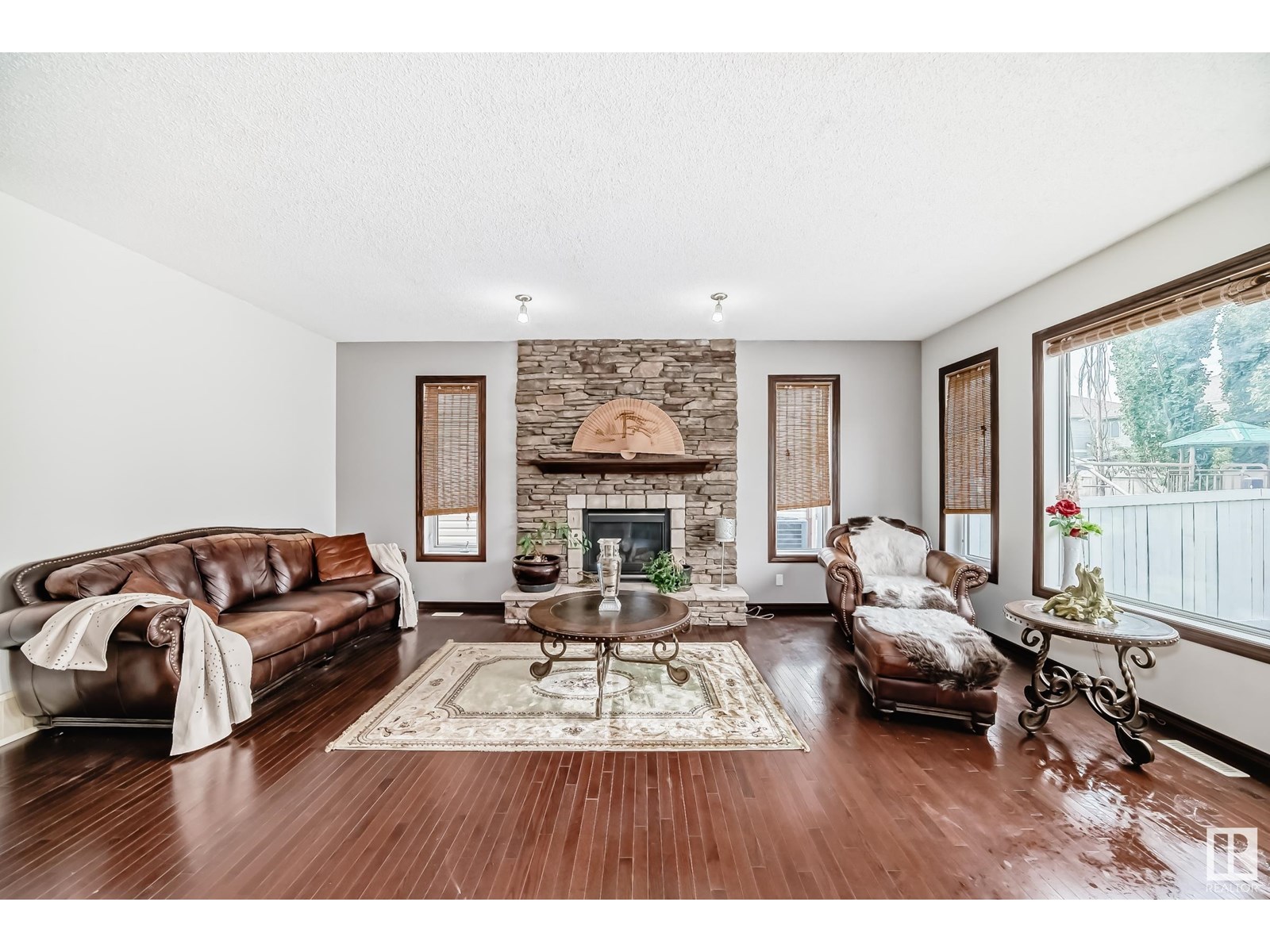 Photo 9 of 6406 Sandin Cr Nw, Edmonton AB