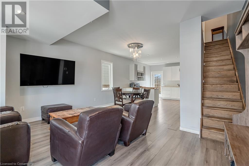 Photo 6 of 174 Mcanulty Boulevard, Hamilton ON