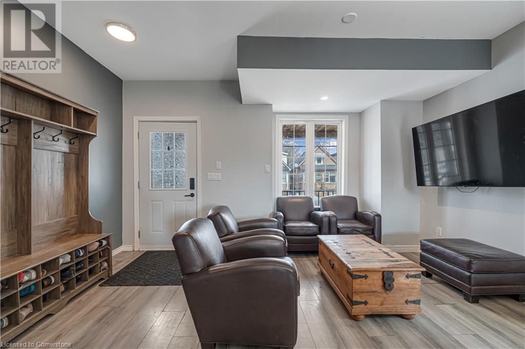 Photo 8 of 174 Mcanulty Boulevard, Hamilton ON