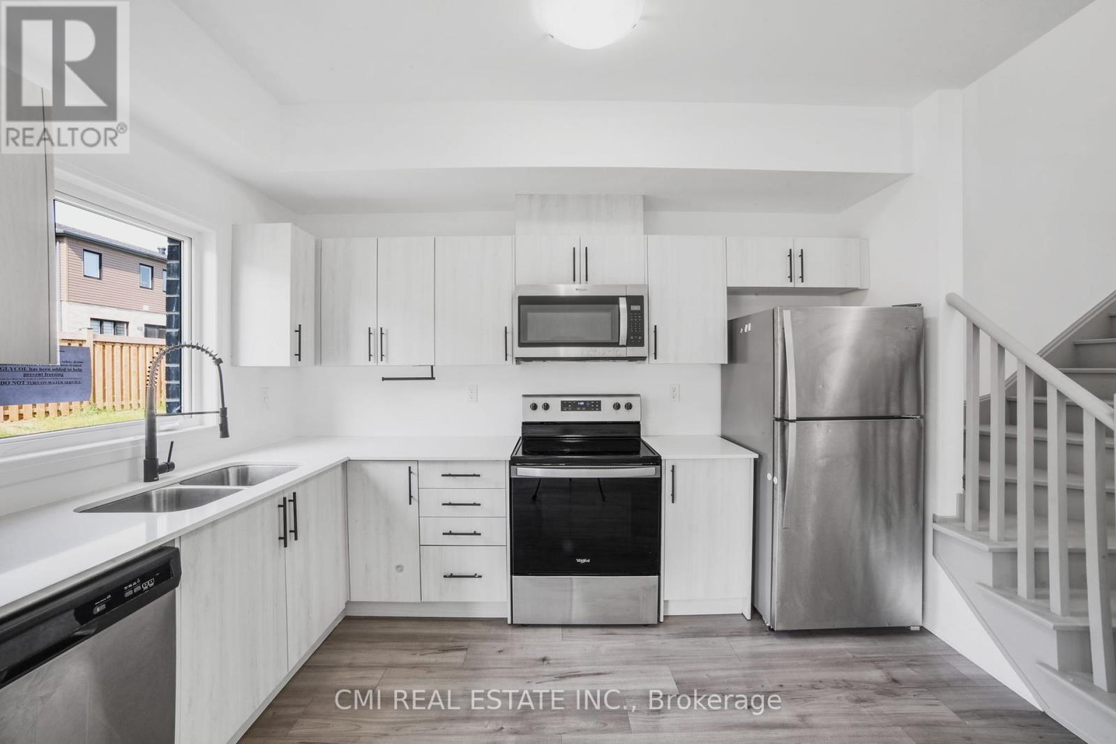 Photo 4 of 79 Gateland Drive, Barrie ON