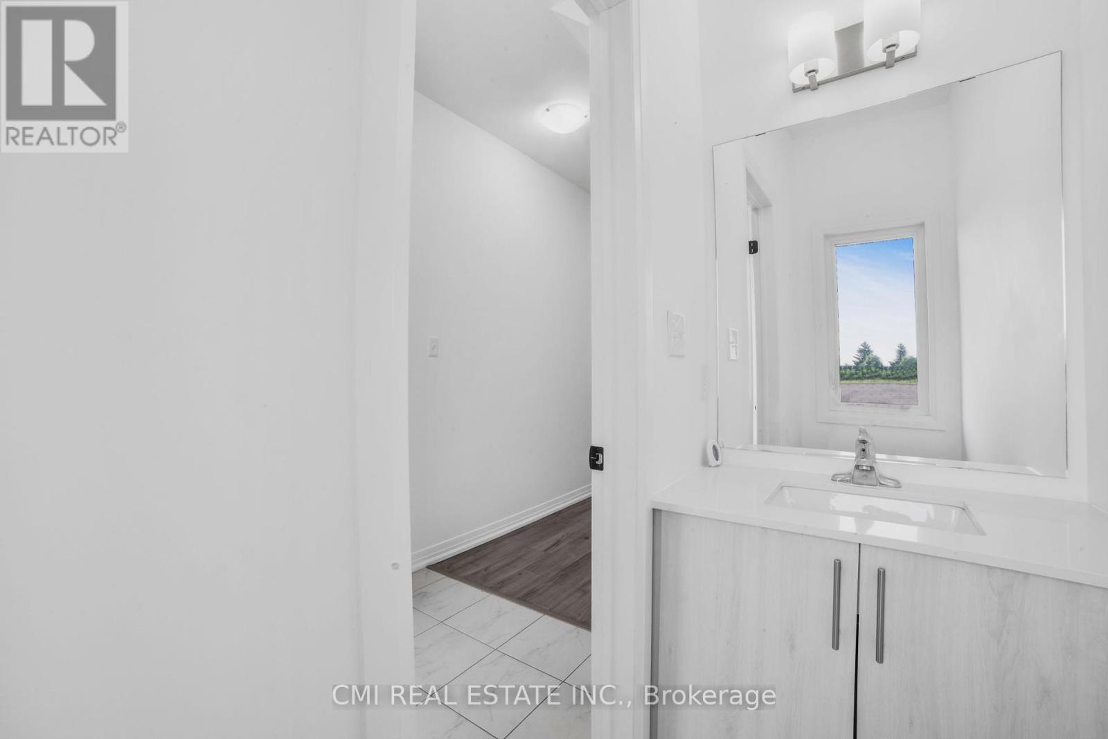 Photo 18 of 79 Gateland Drive, Barrie ON